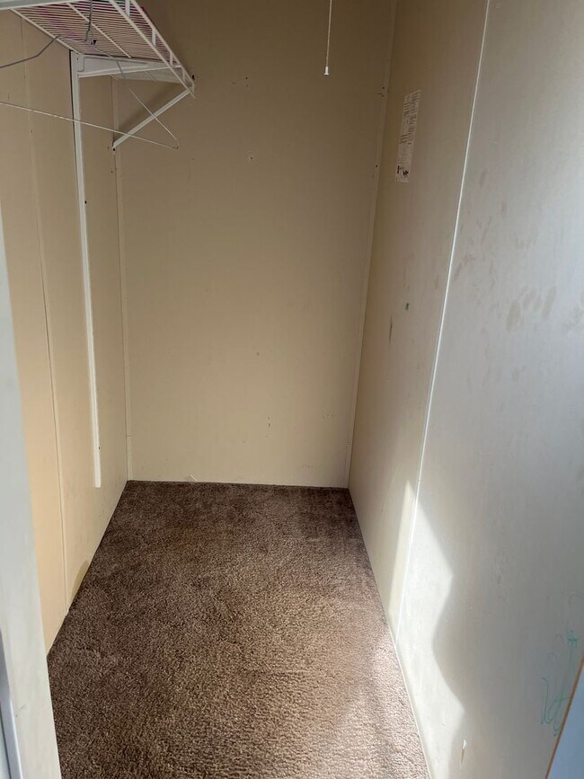 Building Photo - 3 bedroom 2 bath