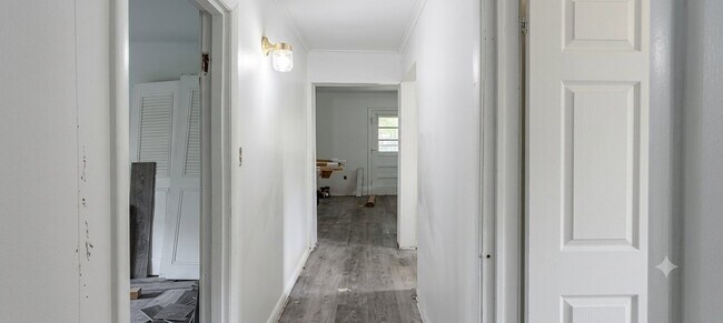 Foto del edificio - 305 W 7th St