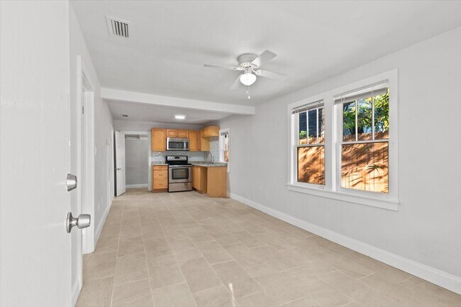 Foto del edificio - 10120 N Jasmine Ave