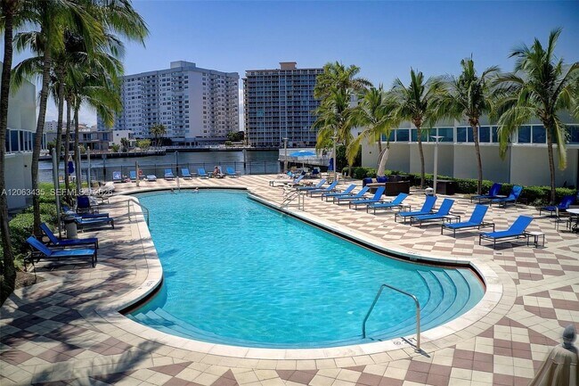 Foto del edificio - 1945 S Ocean Dr