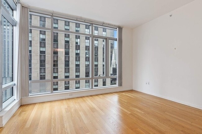 Building Photo - 18 W 48th St