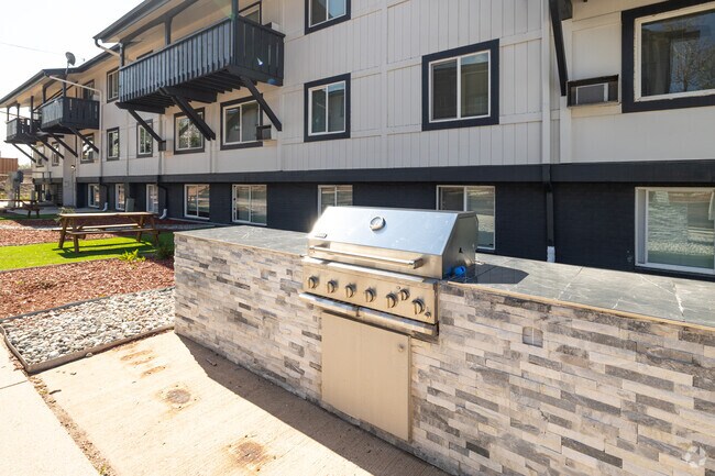 Área de barbacoa común - Olympic Square - Gorgeous Renovated Apartm...
