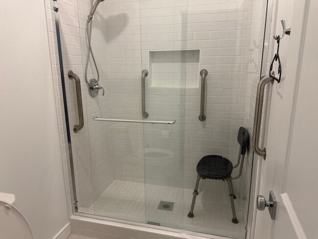 Foto del edificio - Brand New Construction! Spacious 5 Bedrooms | 4 Bathrooms 2 Car Garage