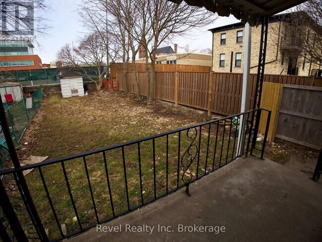 Photo du bâtiment - 511 King St