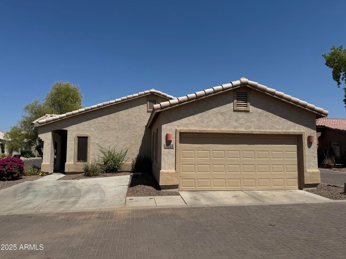 Primary Photo - 2633 E Riviera Dr