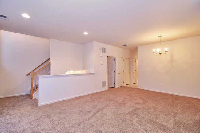 Building Photo - 342 Oswego Ct