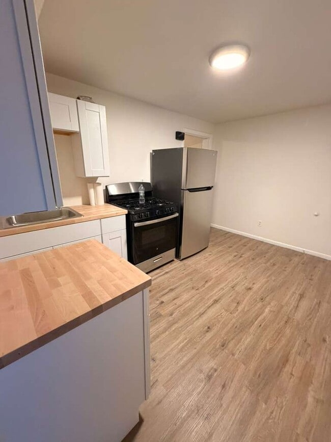 Building Photo - 18 Marvin Ave