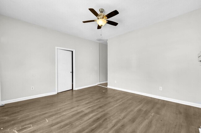 Foto del edificio - For Rent West Side $ 1675.00   3 bedroom/2...