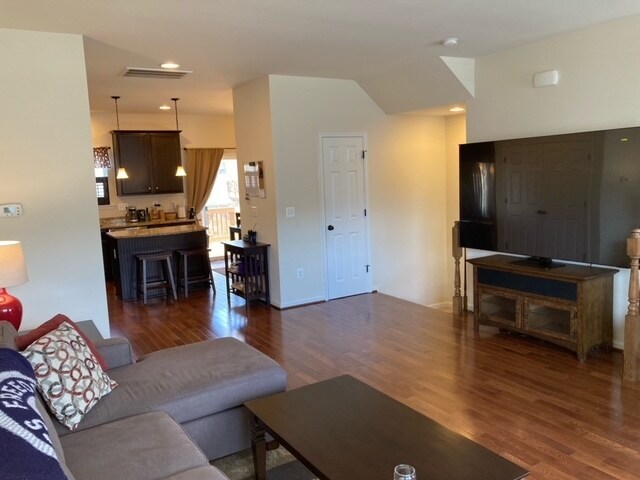 Sala de estar con tocador - 2204 Mallard Landing Dr