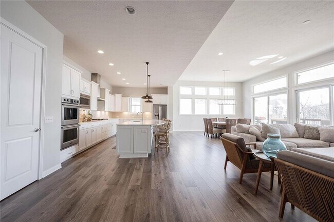 Building Photo - 12175 Silvara Ct