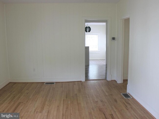 Photo - Lovely Cottage with Detached 2-Car Garage House