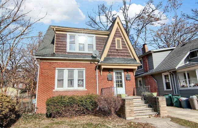 Foto del edificio - 372 W Bennett Ave