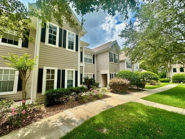 Foto del edificio - Charming 1-Bedroom Loft-Style Condo in The...