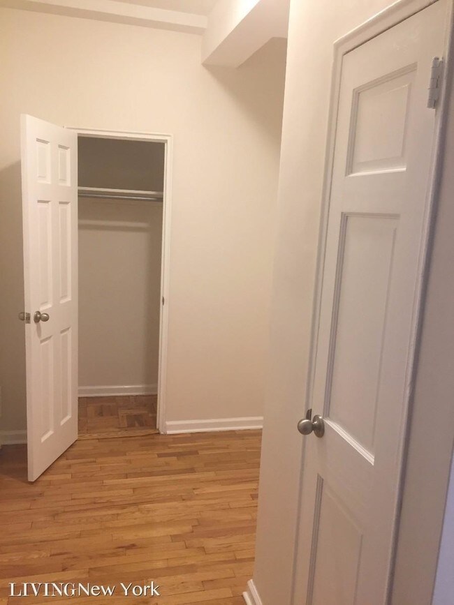 Foto del edificio - 5530 Netherland Ave