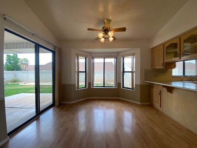 Building Photo - 3 bed 2 bath in nice neighborhood