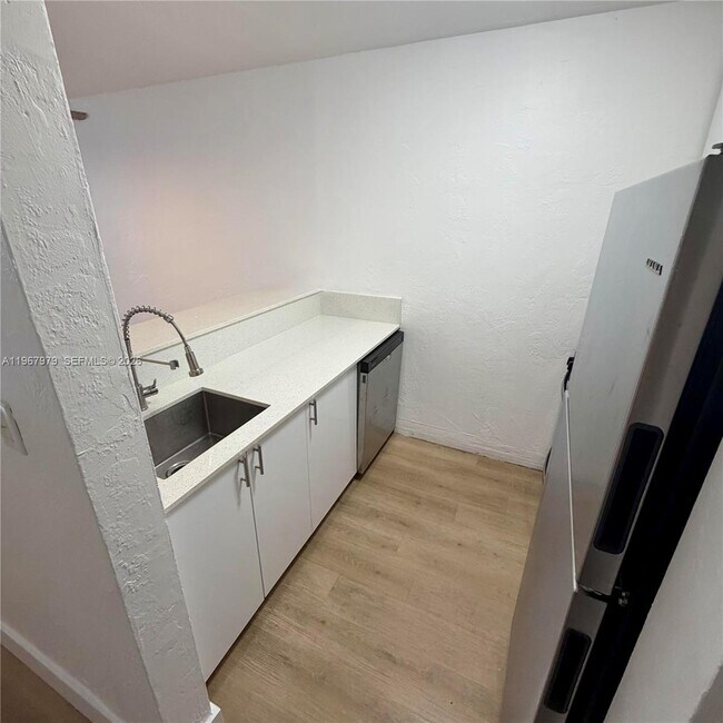 Foto del edificio - 505 NE 30th St