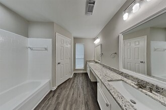 Building Photo - 10107 Sands Trail Ct