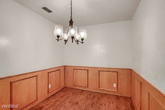 Building Photo - 3 br, 2 bath House - 1309 Duvall Drive