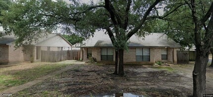 Building Photo - 2529 Hickory Dr