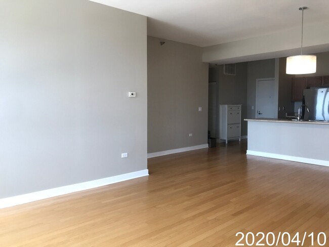 Building Photo - 6000 N Cicero Ave