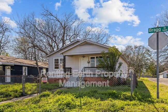 Foto del edificio - 1402 Bragg St