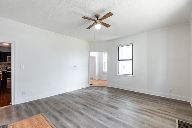 Building Photo - 4806 Oak St