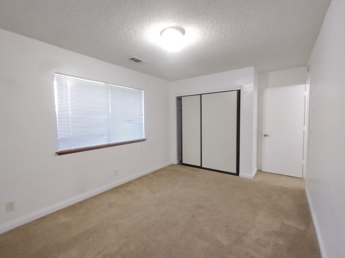 16443 Apple Valley Rd Unit 4, Apple Valley, CA 92307 16443 Apple