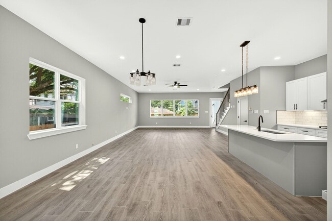 Building Photo - 4517 Larch Ln