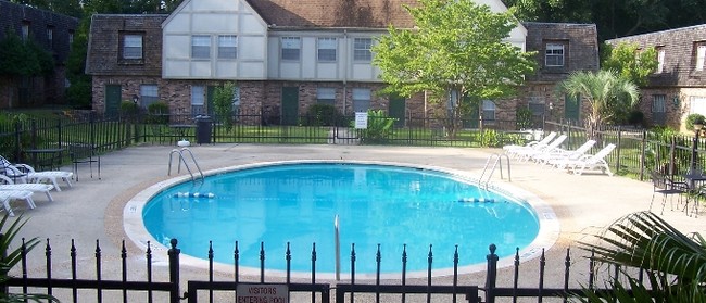 Pool - Stratford Manor