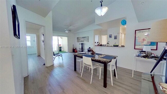 Foto del edificio - 2451 Centergate Dr