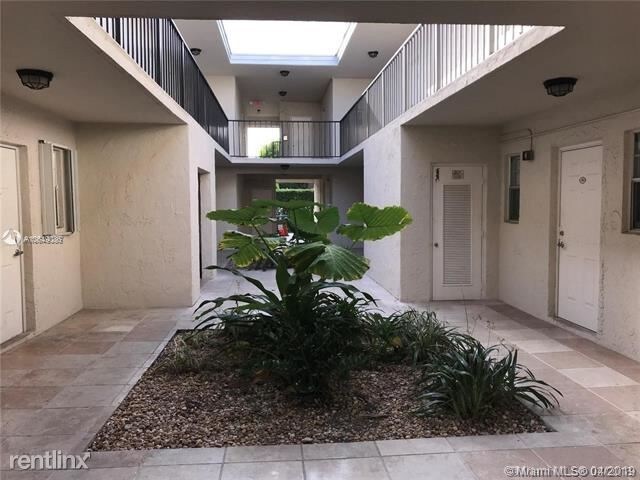Building Photo - 6715 N Kendall Dr