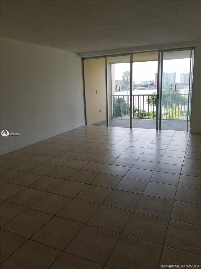 Foto del edificio - 1750 NE 191st St