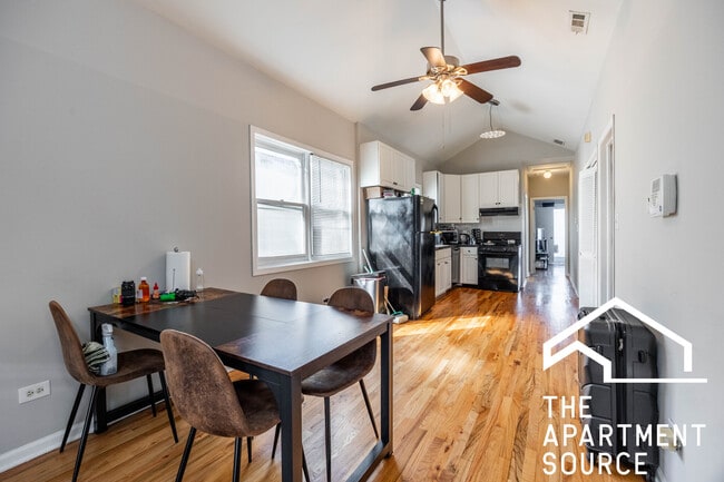 Foto del edificio - 842 N Wood St