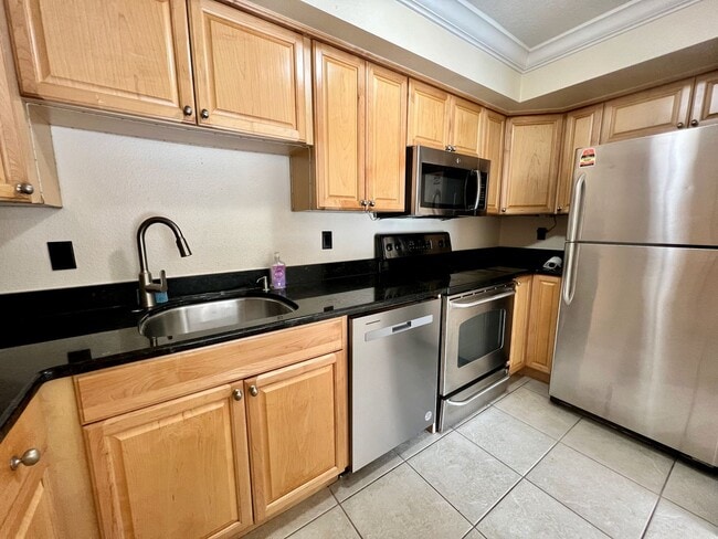 Building Photo - 2 bed 2 bath in Rosemary's District