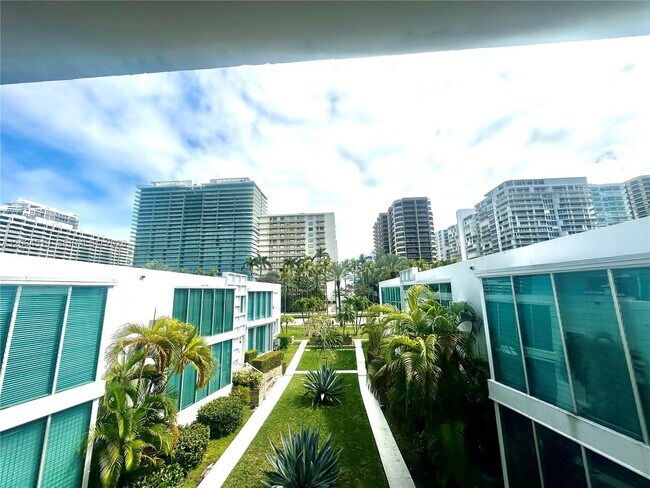 Building Photo - 10178 Collins Ave