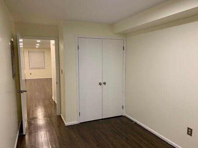 Bedroom - 50 Pine St