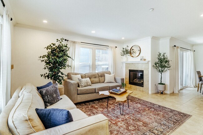 Foto del edificio - 3504 Shoreline Bluff Ln