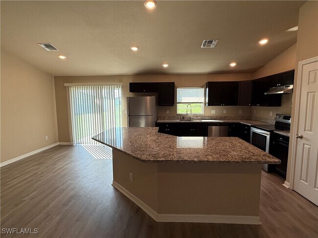 Foto del edificio - 2915 NW 6th Pl