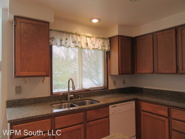 Building Photo - 3 br, 2.5 bath House - 19344 133rd Ave SE