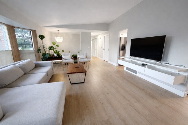 Foto del edificio - 2028 N Havichur Loop