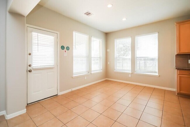 Building Photo - 25902 S Lakefair Dr