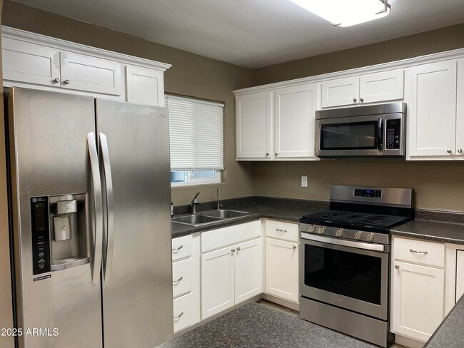 Foto del edificio - 2837 N 24th Pl