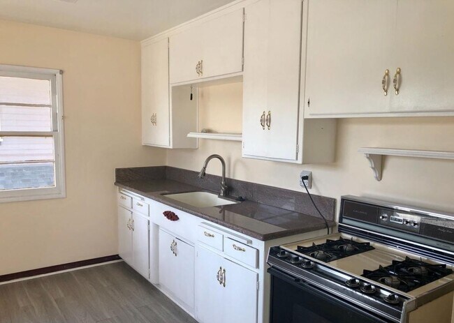 Building Photo - Property Glassell