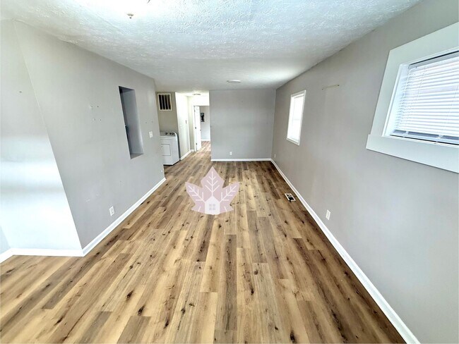 Foto del edificio - Warm and Welcoming 3 Bedroom 2 Bath Bungalow in a prime location!!!