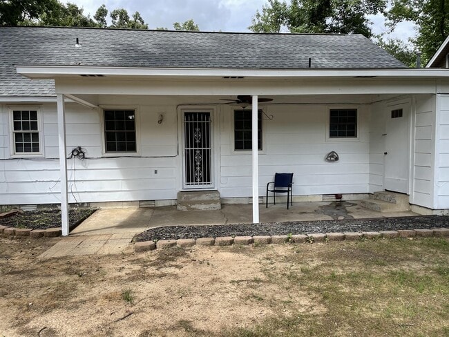Foto del edificio - 1208 Essex Ln
