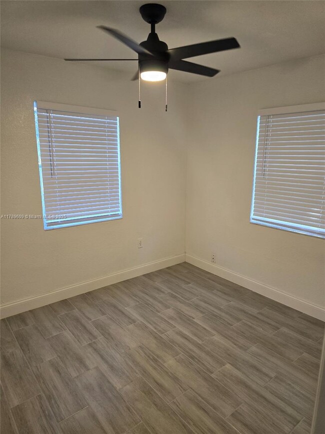 Foto del edificio - 3310 NW 8th St