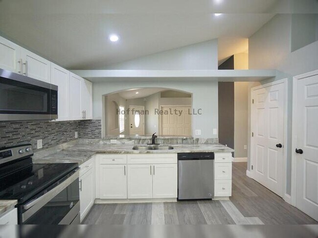 Building Photo - Spacious 3-Bedroom Home with Office in Bel...