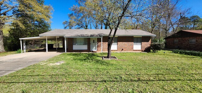 Building Photo - 3 Bedroom Home in North Columbus, GA