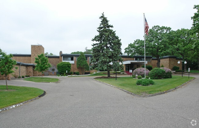 Main Entrance - Woodland Apartments