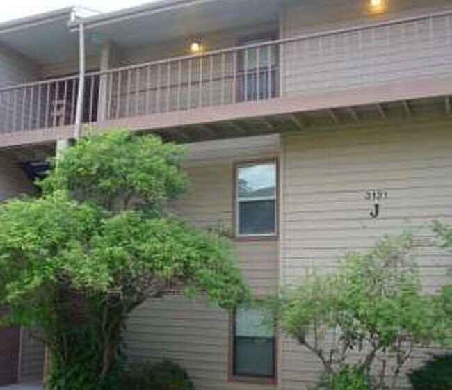 Building Photo - 3121 S Tamarac Dr
